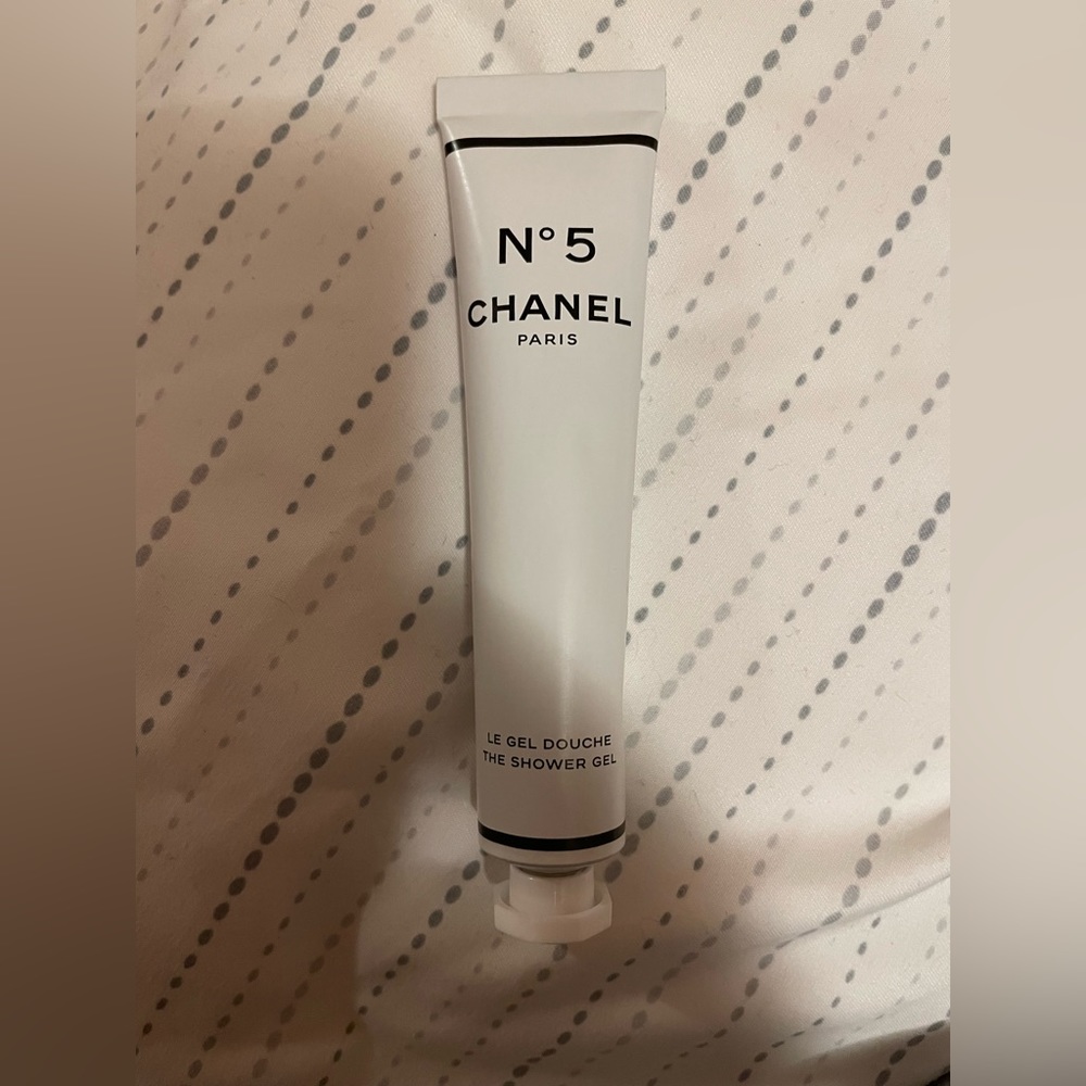 Chanel No 5 - the shower gel